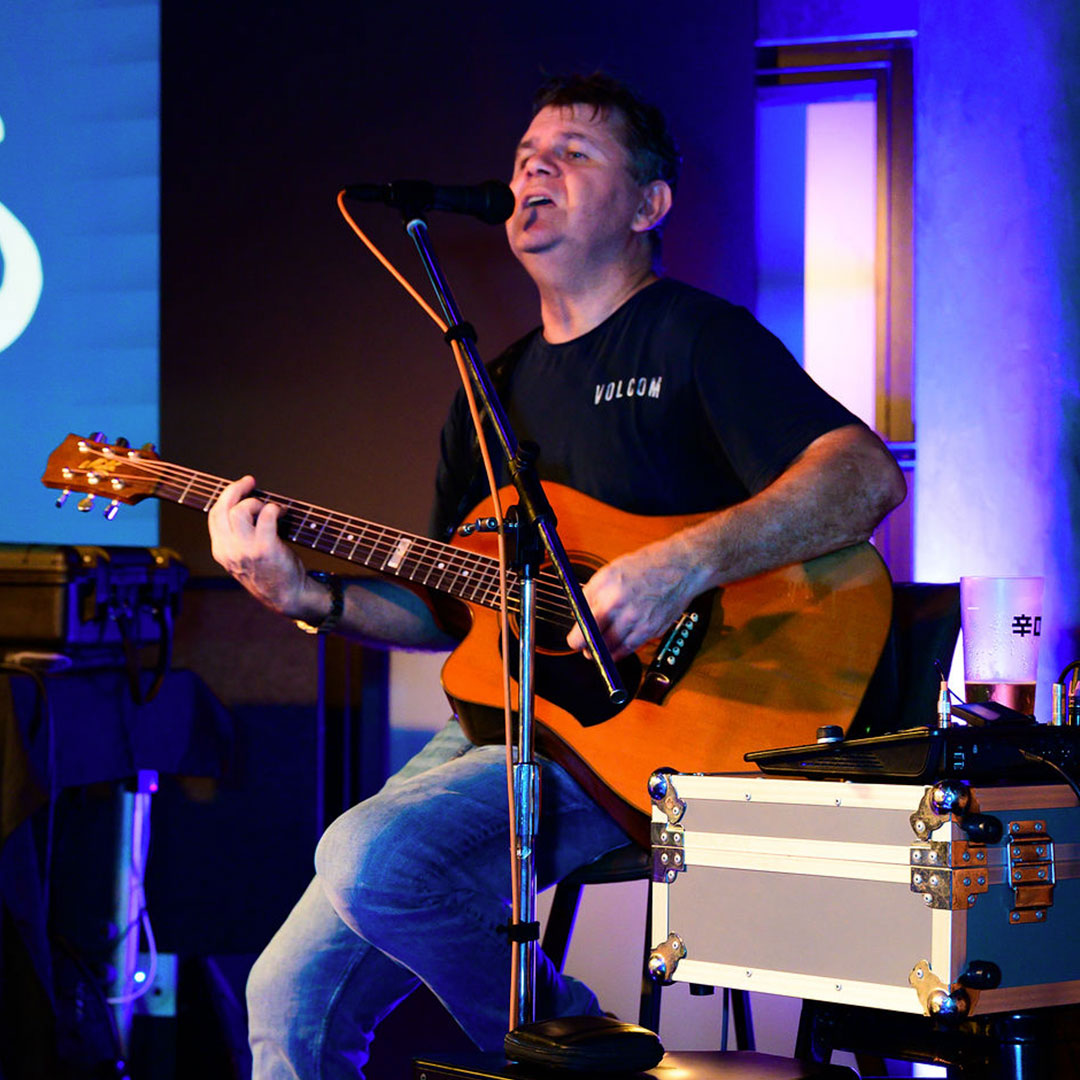 Bobby Christian Solo